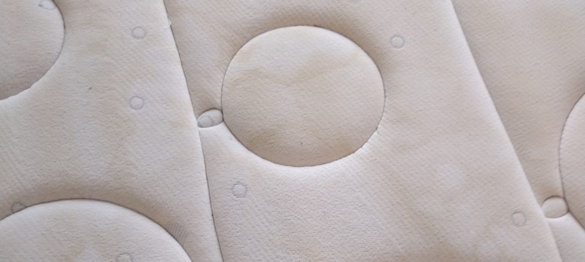 limpiar manchas amarillas en colchones