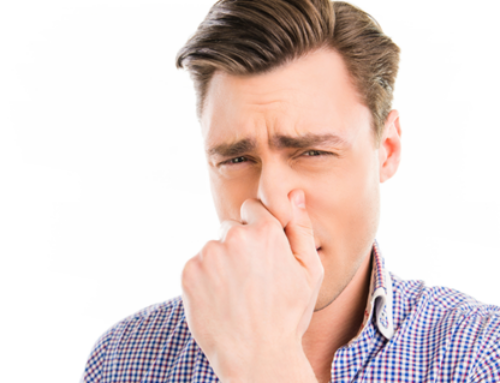 ¿Tu casa huele raro al entrar? Puede venir de las alfombras o el sofá (y cómo solucionarlo)